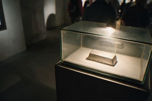 Display case of ceremonial cavalry uniforms and polished breastplates in the museum gallery